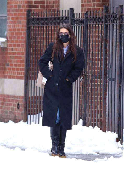 The actress was married to tom cruise. KATIE HOLMES Out in New York 02/02/2021 - HawtCelebs