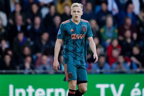 Officiële pagina van donny van de beek. Donny van de Beek claims receive emphatic response from ...