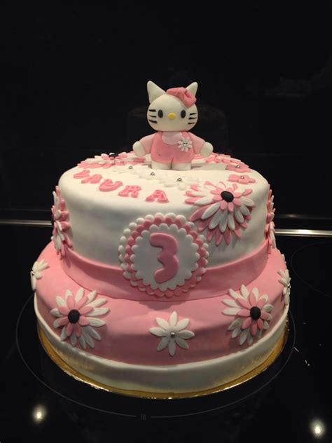 Vorhanden ist, kann man die konturen nachmodellieren. #Cake #Hello Kitty | Cake, Desserts, Bakehouse