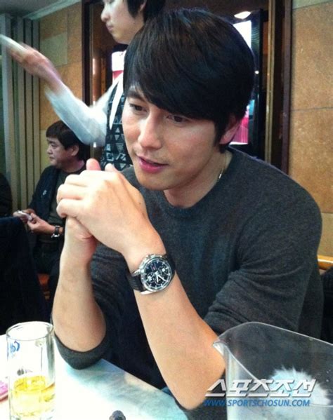 Bởi đây là vấn đề riêng tư của nghệ sĩ, chúng tôi. (News) Meski Pacaran, Jung Woo Sung Tidak Tau Nama asli ...
