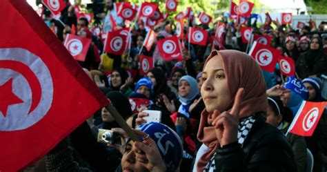 Tunisias Revolution Endures Behind Facade Of Success Middle East Institute