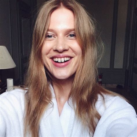 Models With Imperfectly Crooked Teeth And Gaps Kate Moss And Lara Stone