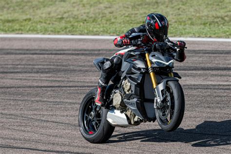 video ducati unveils 2023 streetfighter v4 models roadracing world magazine motorcycle