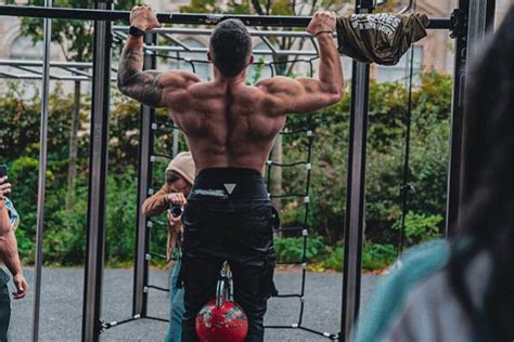 How To Progress Quickly In Weighted Calisthenics