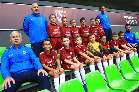Football club de metz, commonly referred to as fc metz or simply metz, is a french association football club based in metz, lorraine. fc-metz-16-17 - Site officiel de la FCGM Champions League U10