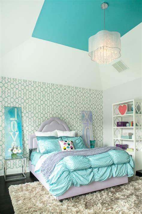 The turquoise accent looks strikingly beautiful among those white walls, ceiling, and furniture. 41 Unique and Awesome Turquoise Bedroom Designs - The ...