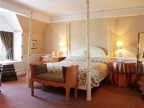 B&b hotel a disneyland paris. Disney's Themed Hotel Suites: Aw, Come On, You Know You Want to Look (avec images) | Disneyland ...