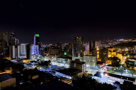 Medellín Downtown Con Imágenes Colombia Medellín Colombia