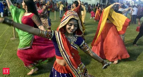 Surat Garba Gujarat People Perform Garba In Surat Vadodara As Navratri Celebrations Begin