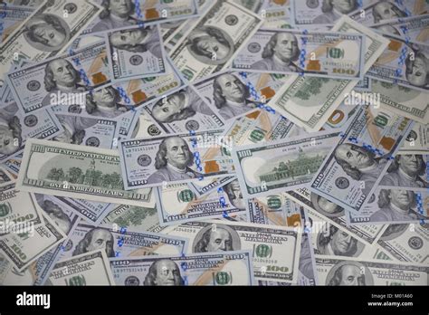 100 Us Dollars Banknotes Old And New Sample Stock Photo Alamy