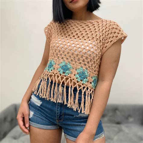 Simple Boho Style Crochet Crop Top Pattern With Fringe - KnitcroAddict