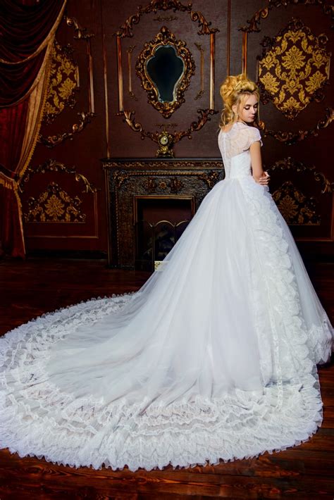 7 Tips For Choosing Luxurious Wedding Dresses Love Happens Blog