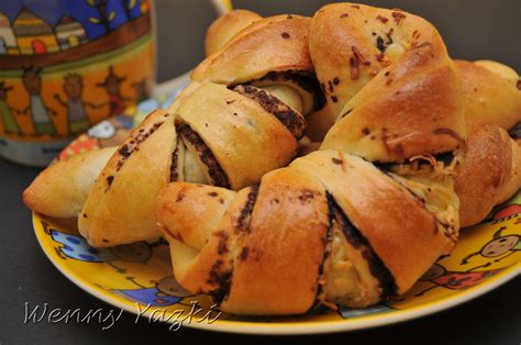 Maybe you would like to learn more about one of these? Home sweet Home: Roti Gulung Coklat Keju