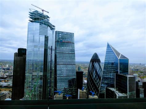 London Skyline With The Horizon Reflected On The Buildings Rpics