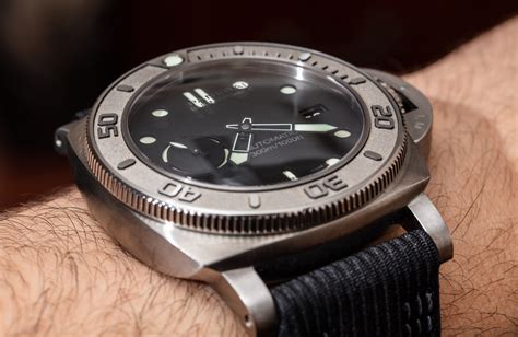 Panerai Submersible Mike Horn Edition Pam00984 Watch Review Ablogtowatch