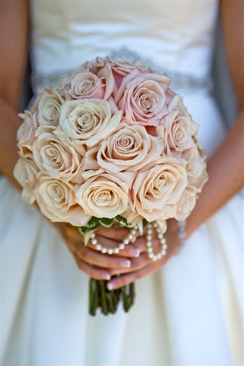 See more ideas about gerbera daisy, gerbera, daisy bouquet. ivory and blush garden roses!! What a cute touch with ...