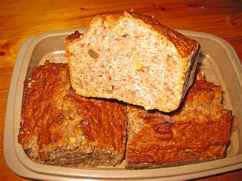 Bananenbrot mit Haferflocken und Walnüssen von vgerlach