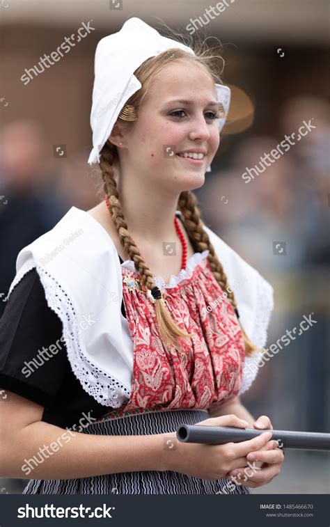 5126 Dutch Traditional Woman Images Stock Photos And Vectors Shutterstock