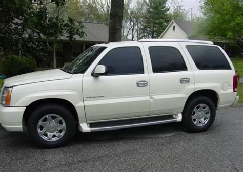 Buy Used Low Mileage Cadillac Escalade Awd White Diamond Suv In Waco