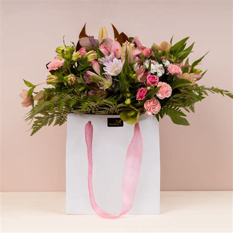 Send A Message With Flowers Interflora New Zealand Interflora
