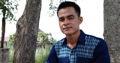 ตบหลังนักข่าว#ลุงพล #ลุงพลล่าสุด #ข่าวลุงพลกดติดตาม & กด. สาวโพสต์ มือปริศนาเกาะแขนลุงพล