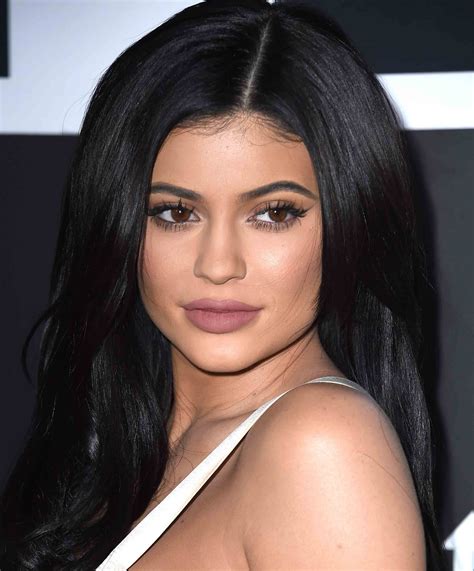 How Kylie Jenner Does Her Eyebrows Famous Person