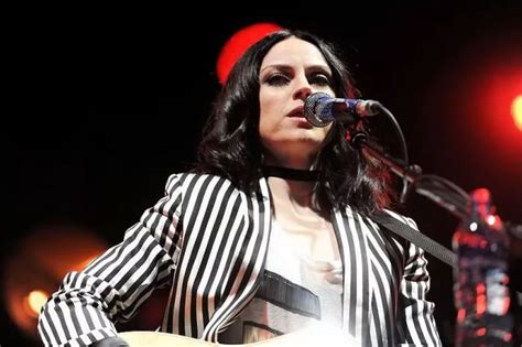 Cringe Singer Amy Macdonald Suffers Toe Curling Incident After