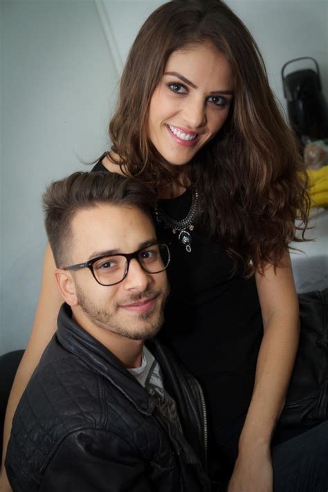 What is this message about? EGO - Junior Lima assiste a show do pai e tio com a noiva ...