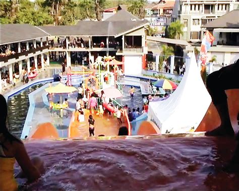 Ternyata jika dilihat memang air disana berwarna biru jernih hingga saat ini, pengunjung tidak akan dikenakan biaya tiket masuk dan hanya membayar untuk biaya parkir saja. Wisata Ciburial Sumedang / 10 Tempat Wisata di Sumedang yang Wajib Dikunjungi - Harga tiket ...