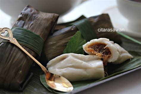 Masukkan air, santan, daun pandan dan garam ke dalam periuk. Tepung Bungkus ~ Resepi Terbaik