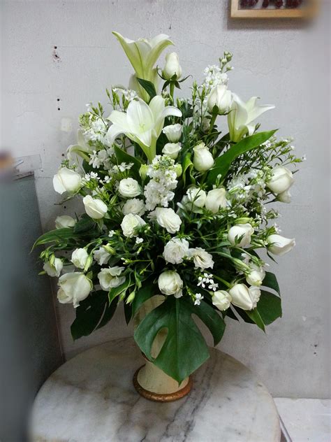 When making flower arrangements for church, size matters a lot. Pin on Memorial Service flowers ideas