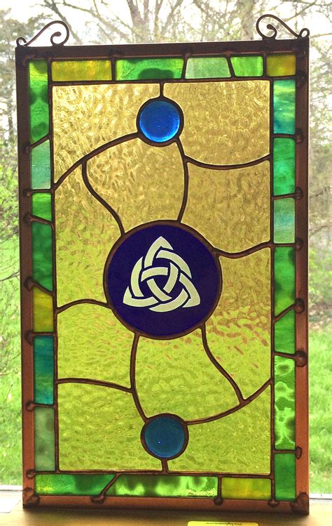 Triquetra Stained Glass Window ©️2016 M Sotherden Art Glass Triquetra