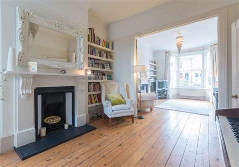 Small bedrooms can be as grand and as comfortable as any big bedrooms too. Nice scheme | Terrace living room, Terrace interior, Small ...