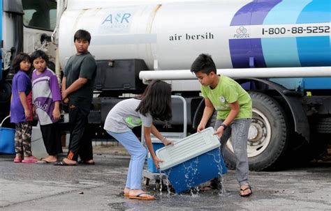 The new disruption comes just as households are reeling from an earlier disruption in september, also caused by river contamination at sungai gong, which feeds sungai selangor. Water supply disruption in Klang Valley next week - Syabas ...