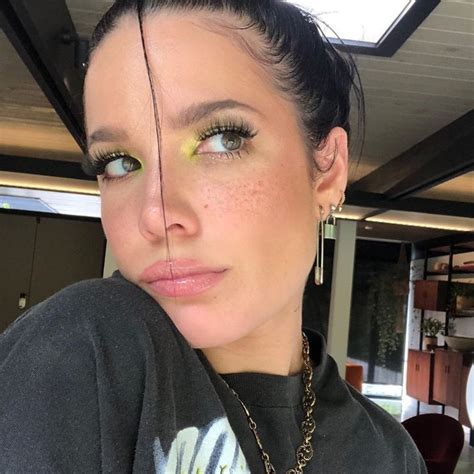 halsey s funky makeup 15 pics that ll make you want to copy her look halsey hair halsey