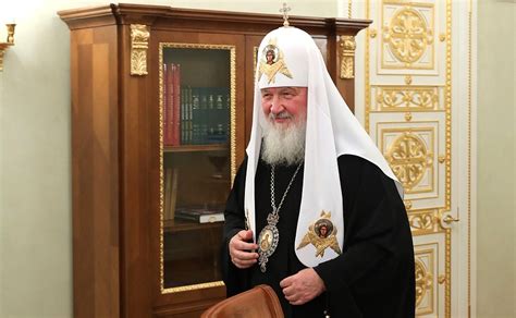 Учитывая интересы молодого человека, а также увлеченность физикой его отца, андрей поступил в московский государственный университет на физический факультет. Патриарх Кирилл призвал не вторгаться в семью
