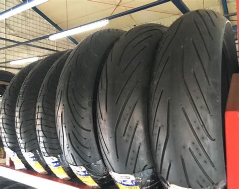 Maksimal 2 step dari ukuran ban bawaan motor. Ukuran Ban Maksimal Untuk Vario 150 - Seberapa Lebar Sih ...