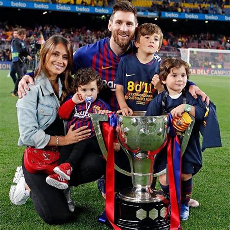 Leo Messi Celebra Por Partida Doble Junto A Su Familia Photo 1
