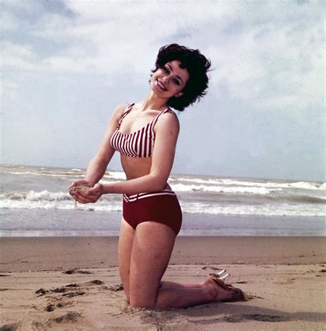 Barbara alberti è nata in umbria, fra angeli e diavoli. Il bikini compie 70 anni - www.stile.it