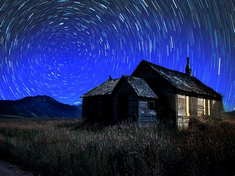Time Lapse Photo Of House On Grass During Starry Night Una Otra Hd