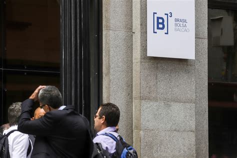 Mas, para quem acha vazia essa narrativa, a chance de entrar no papel mais castigado do ano entre as blue chips brasileiras parece que chegou. Ações da Boa Vista (BOAS3) fecha em alta na sessão de ...