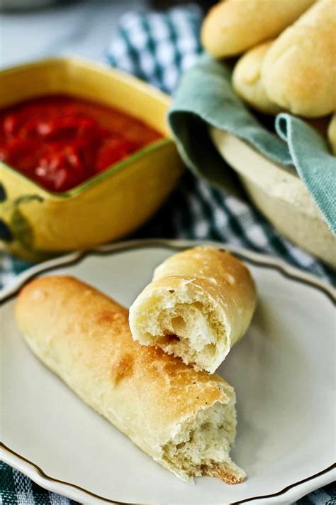 Copycat Olive Garden Breadsticks Karens Kitchen Stories