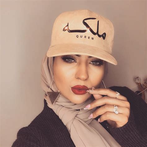 Pin By Luxyhijab On Hijabis With Cap Hijab Fashion Arab Girls Hijab Modern Hijab Fashion