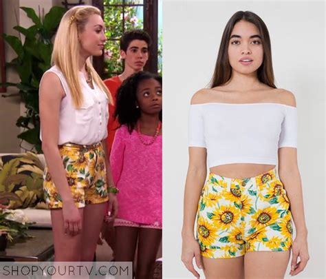 Jessie Season 3 Episode 26 Emmas Sunflower Denim Shorts In 2019 Denim Shorts Fashion Tv