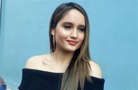 Cantik Dan Energik Begini Cara Cinta Laura Jaga Kesehatan