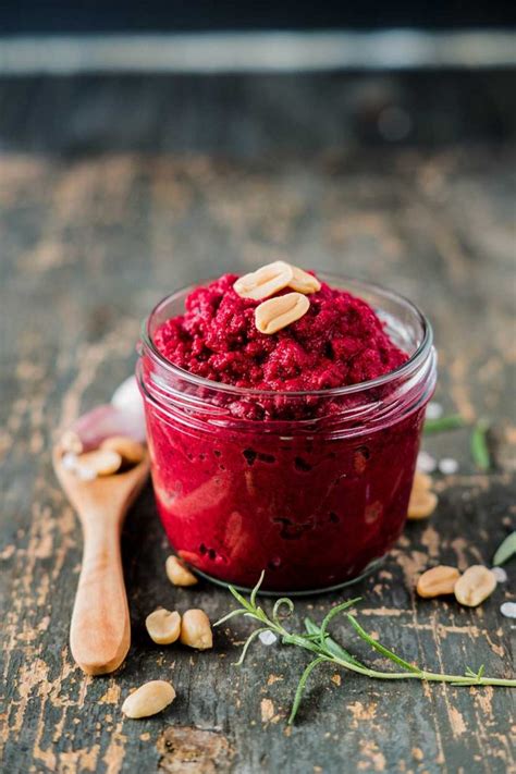 Rote Beete-Erdnuss- Pesto