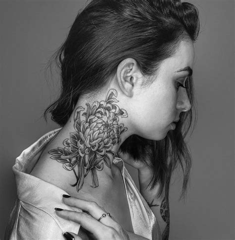 30 Attractive Neck Tattoo Art For Women In 2021 Neck Tattoos Women