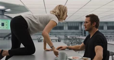 Jennifer Lawrence And Chris Pratt Lock Lips In Steamy Trailer For Sci Fi Movie Passengers
