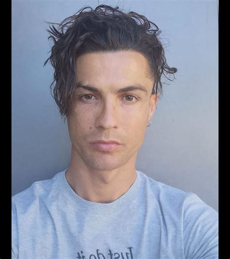 photo cristiano ronaldo a dévoilé sa nouvelle coupe sur instagram le 26 mai 2020 purepeople