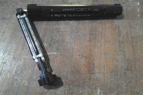Ventilasi yang mencapai keseluruhan tambang bawah tanah disebut ventilasi utama, sedangkan ventilasi secara lokal di dalam tambang bawah tanah disebut ventilasi lokal. Peralatan Ventilasi Tambang Bawah Tanah - Senja Biru